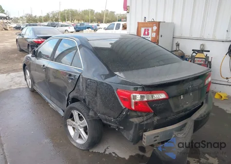 2014 Toyota Camry z USA, uszkodzony, nr VIN 4TBF1FK9EU833555